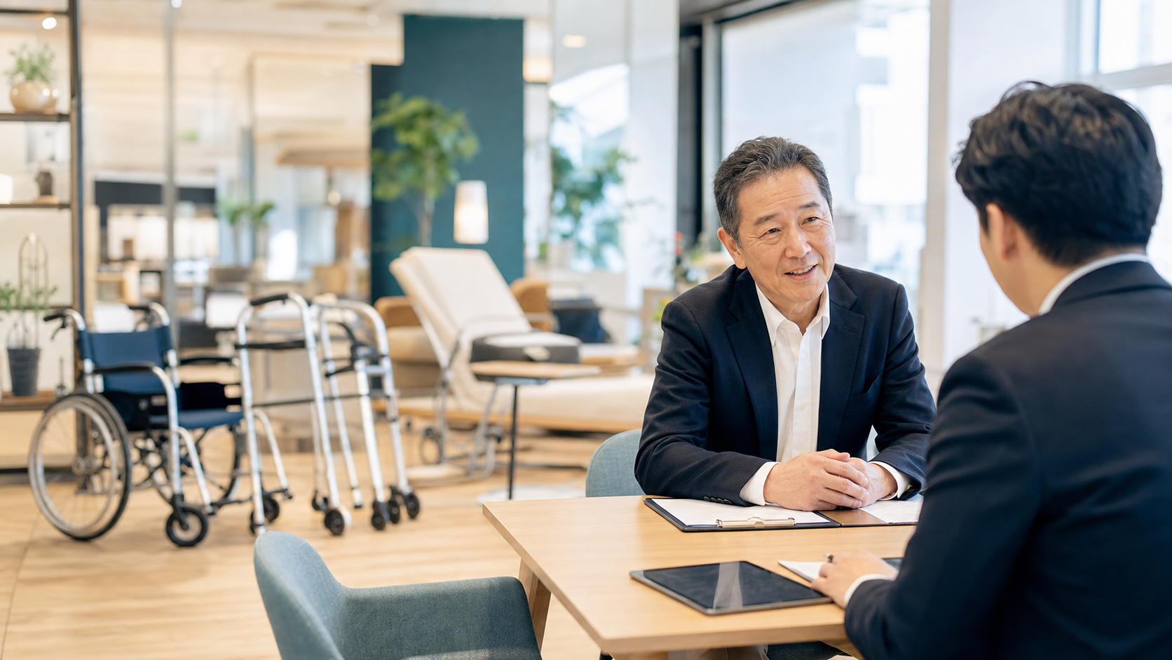 福祉用具M&Aの相談を行う経営者と専門家